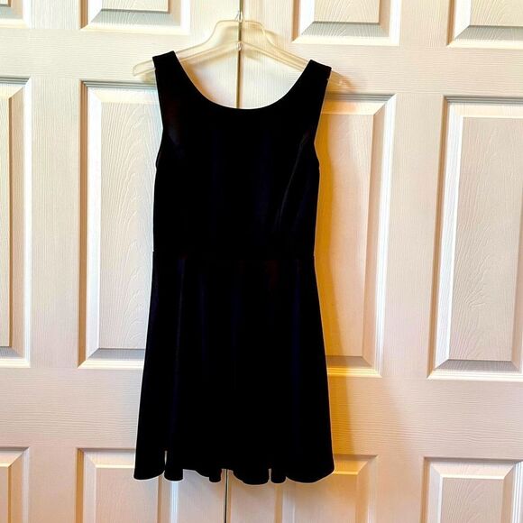 LITTLE BLACK DRESS by GUESS SIZE LARGE LIKE NEW - Picture 1 of 5